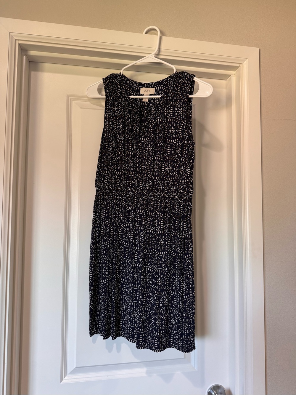 LOFT Black & White Patterned Sleeveless Shift Dress